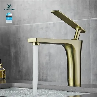 Modernon andeket ya gripo ed lababo ed banyo